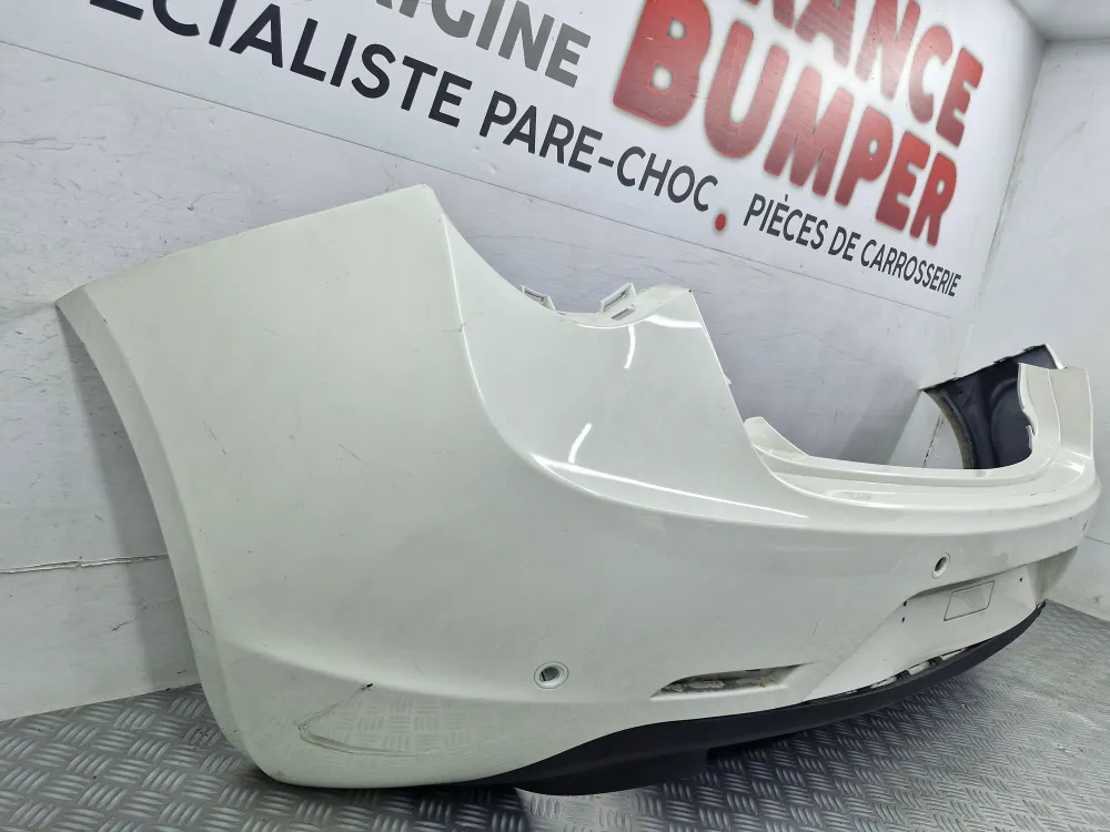 Takapuskurin Alfa Romeo Giulietta II (maaliskuusta 2010 lähtien) – Alkuperäinen käytetty osa tutkan kanssa
