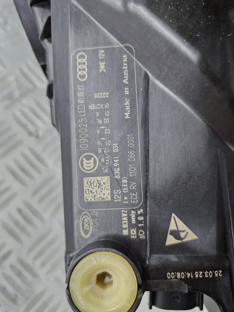 Oikea etuvalo Audi Q3 II F3 FULL LED (11/2018) alkuperäinen käytetty viite 83G941034