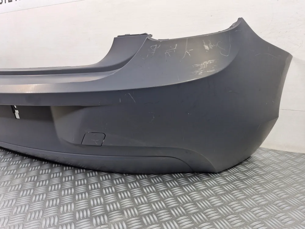 Takapuskurin suojus BMW 1-sarja (2) F20/F21 Vaihe 1 (08/2011–06/2015) - Uusi alkuperäinen