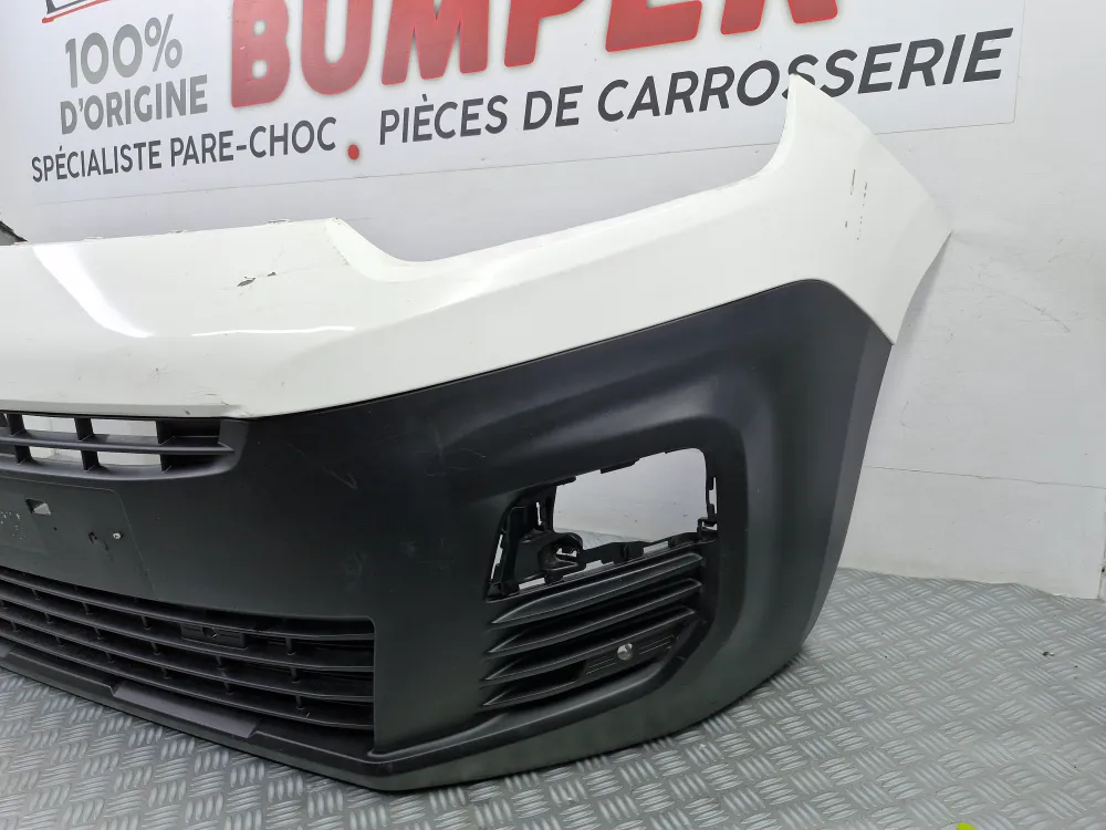 Käytetty alkuperäinen etupuskuri Citroën Berlingo 3 pakettiautoon (05/2018 alkaen) – Tutkan paikka mukana CITROEN