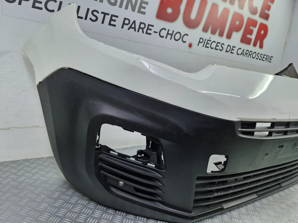 Käytetty alkuperäinen etupuskuri Citroën Berlingo 3 pakettiautoon (05/2018 alkaen) – Tutkan paikka mukana CITROEN
