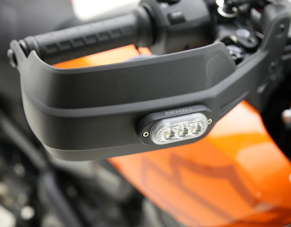 Plug-&-Play T3 suuntavilkun käsisuojasarja Harley-Davidson Pan America 1250:lle DENALI Electronics