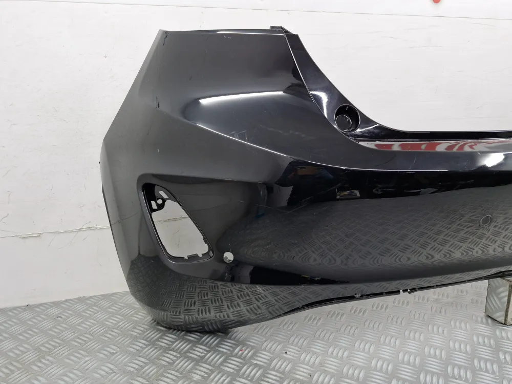 Takapuskuri Ford Fiesta 7 2017-2021 — Käytetty tutkien kanssa