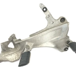 Honda ST 1100 SC26 Pan European [1990] - Jalkatukijärjestelmä oikean jalkatuen pidike