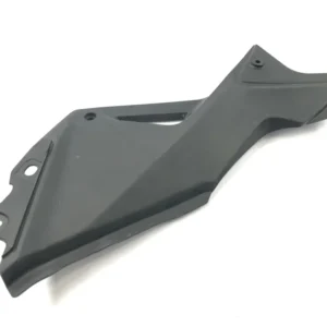 Honda CBR 125 R JC50 [2012] - Sivupaneelin vasemman sivupaneelin kansi