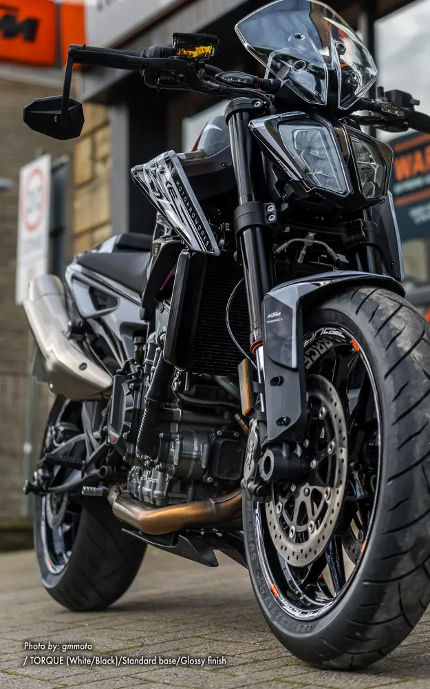 KTM 890 Duke R GRAFIIKAT - "Torque" (Valkoinen/Musta)