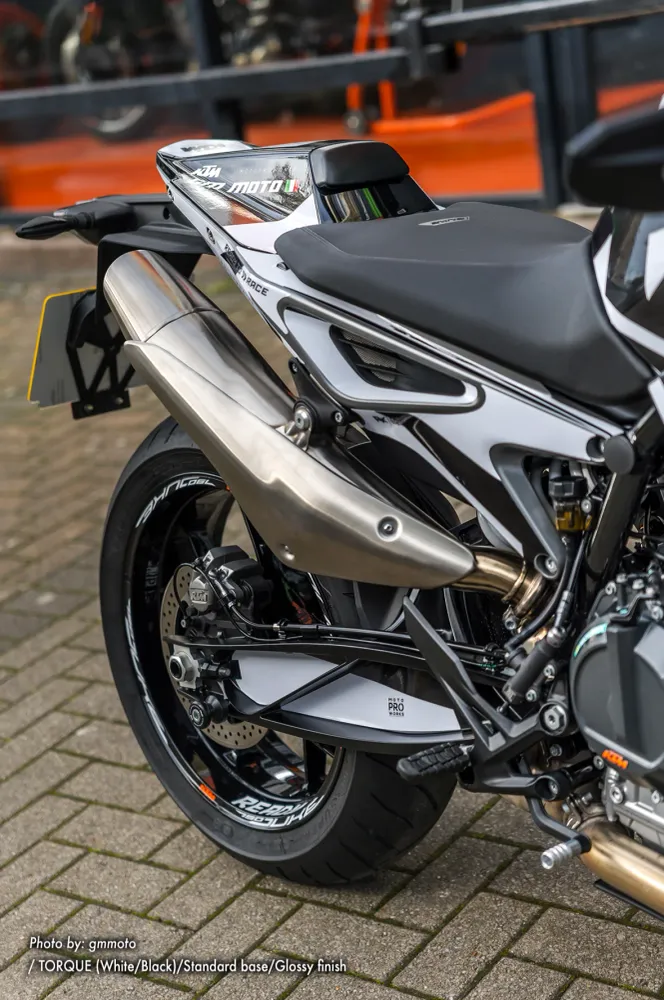 KTM 890 Duke R GRAFIIKAT - "Torque" (Valkoinen/Musta)