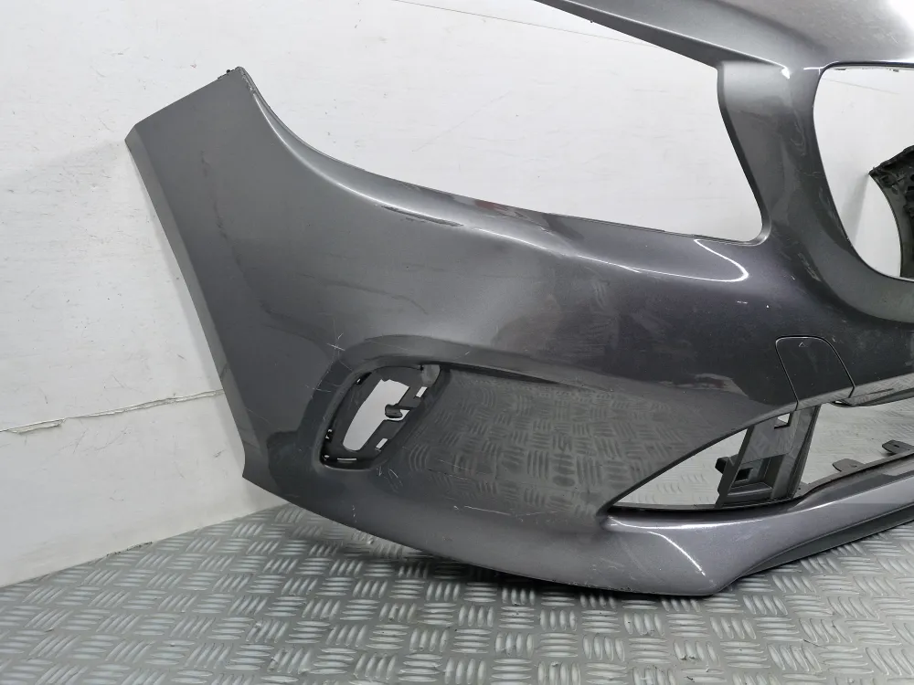 Etupuskuri Mercedes -sarja W176 Vaihe 2 (2015–2018) – Alkuperäinen käytetty osa tutkien ja Park Assist -järjestelmän kanss...