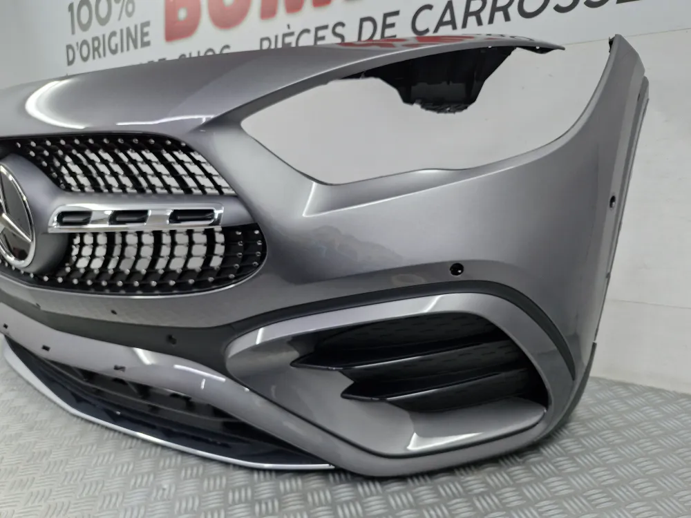 Etupuskuri Mercedes GLA X247 AMG harmaa Vaihe 2 (alkaen 09/2023) – Uusi alkuperäinen tutkan ja avustepaketin kanssa MERCED...