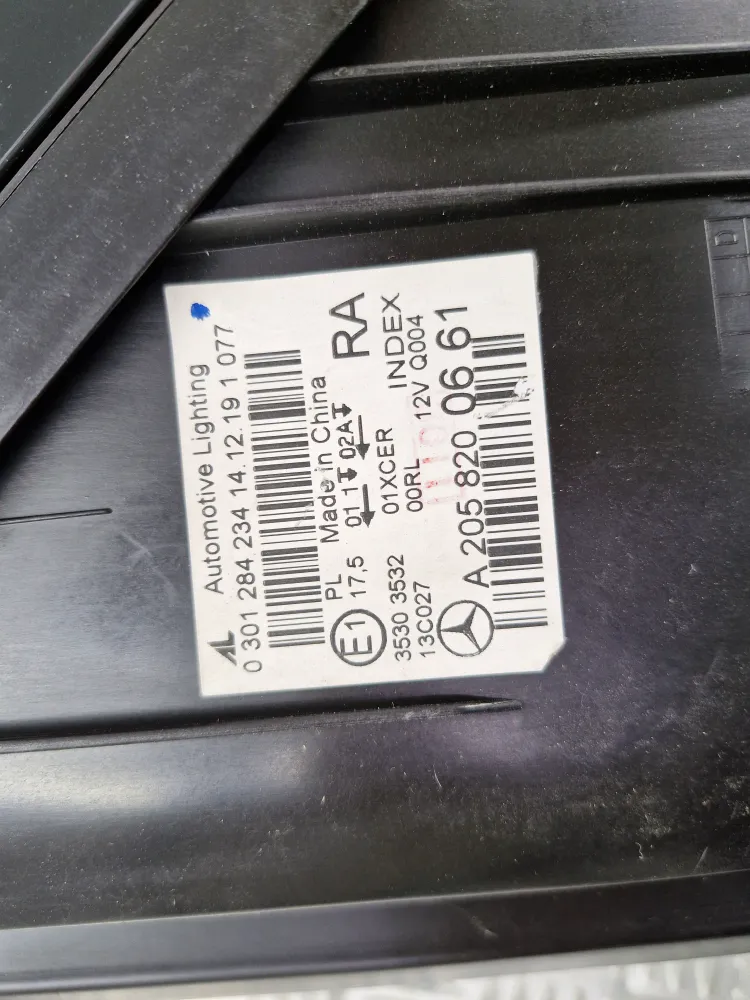 Oikea etuvalo Mercedes C-sarja W205 Vaihe 1 (02/2014–12/2018) alkuperäinen käytetty osa réf A2058200661 MERCEDES - BENZ
