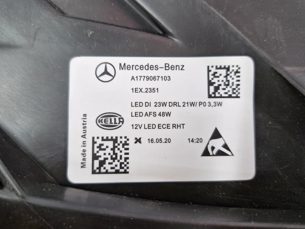 Oikea etuvalo Mercedes Luokka W177 Vaihe 1 LED A1779067103 (05/2018 alkaen) alkuperäinen käytetty MERCEDES - BENZ