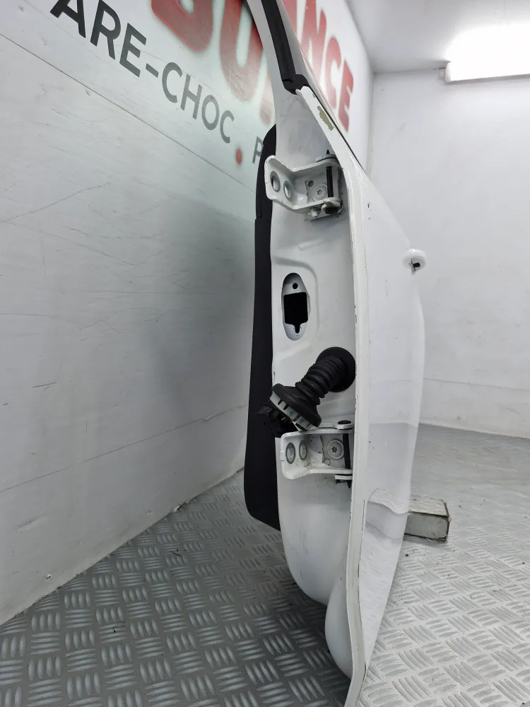 Vasen takaluukku Peugeot 208 I (vuodesta 03/2012) — alkuperäinen käytetty