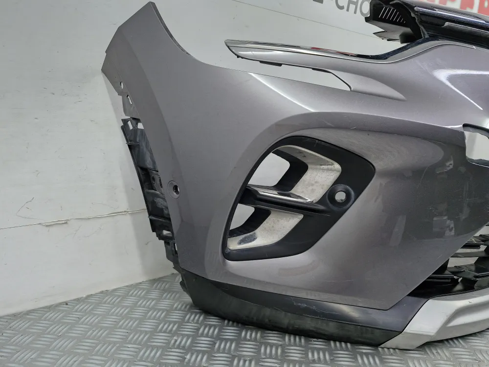 Etupuskuri Renault Captur II:lle (12/2019 alkaen) – Alkuperäinen käytetty osa tutkien kanssa