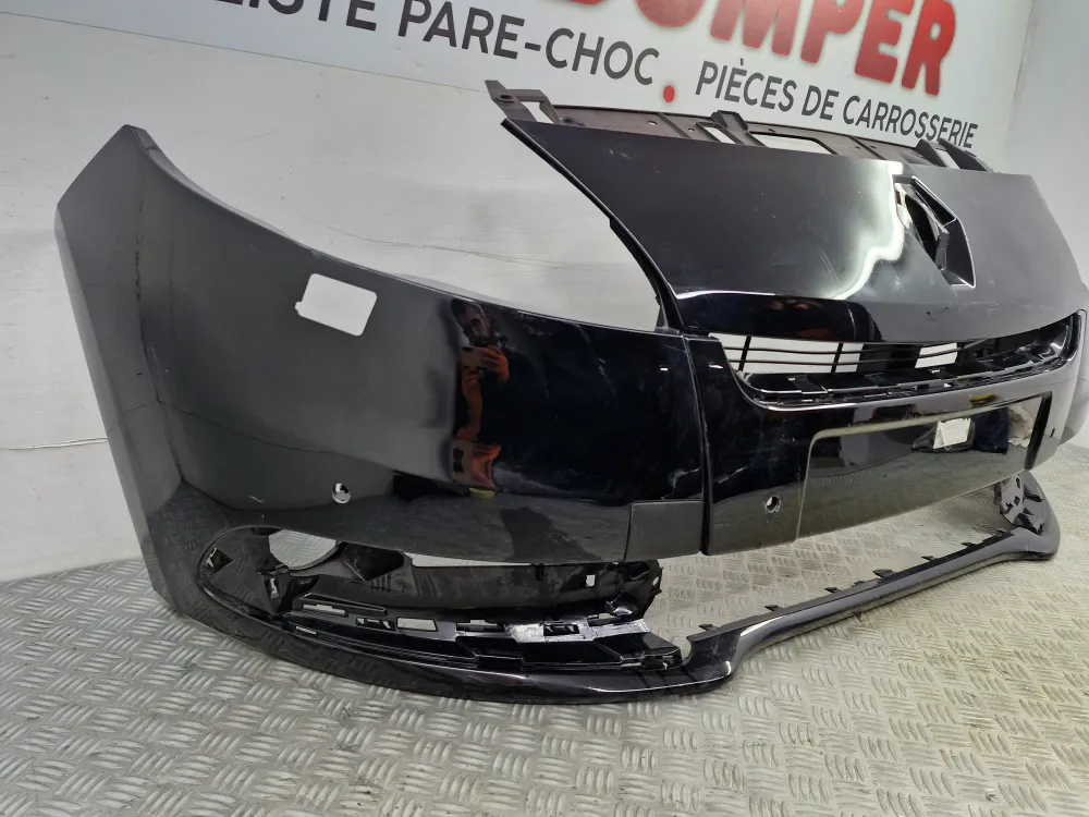 Etupuskuri Renault Scénic 3 Vaihe 2 (2011–2013) – Alkuperäinen käytetty osa radareilla tai ilman ja ajovalopesurilla