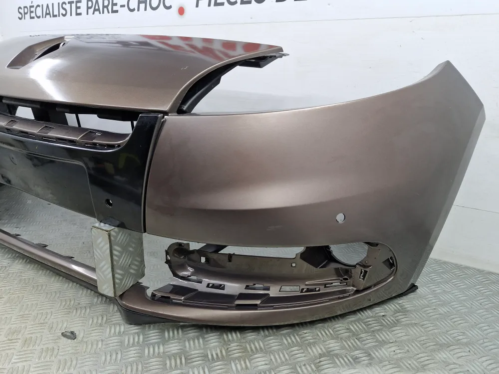 Etupuskuri Renault Scénic 3 Vaihe 2:lle (lyhyt versio, 5 paikkaa) tutka-aukolla