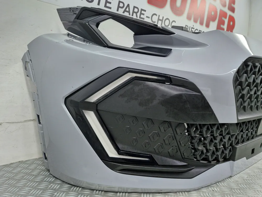 Renault Clio 6 (10/2025 alkaen) etupuskuri — alkuperäinen käytetty, täydellinen