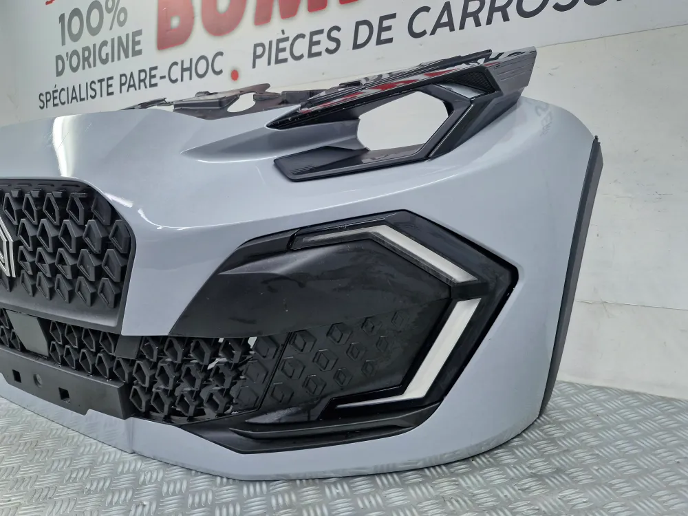 Renault Clio 6 (10/2025 alkaen) etupuskuri — alkuperäinen käytetty, täydellinen