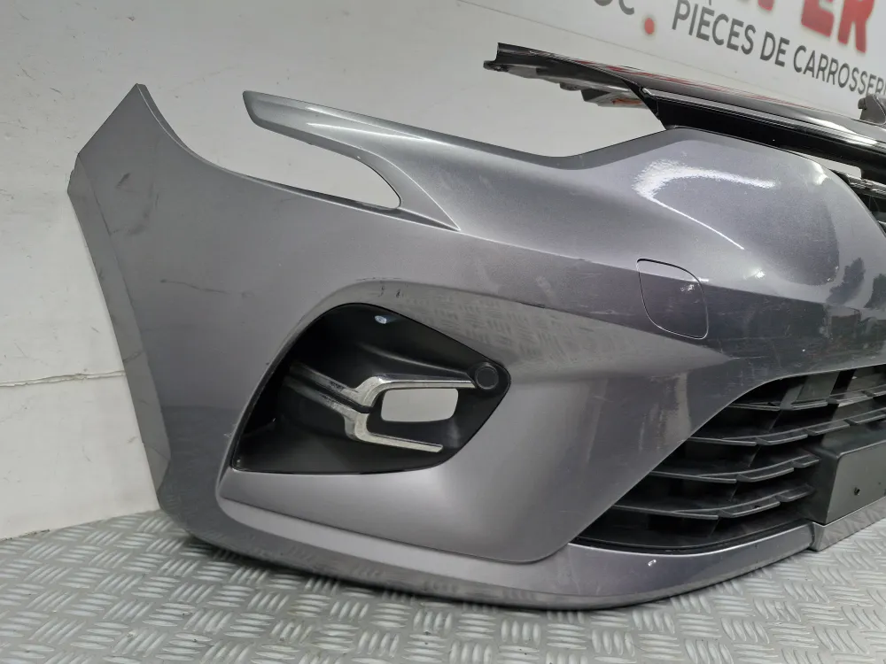 Renault Clio 5 Vaihe 1 tummanharmaa (2019+) etupuskuri 100 % alkuperäinen valmistajalta käytetty