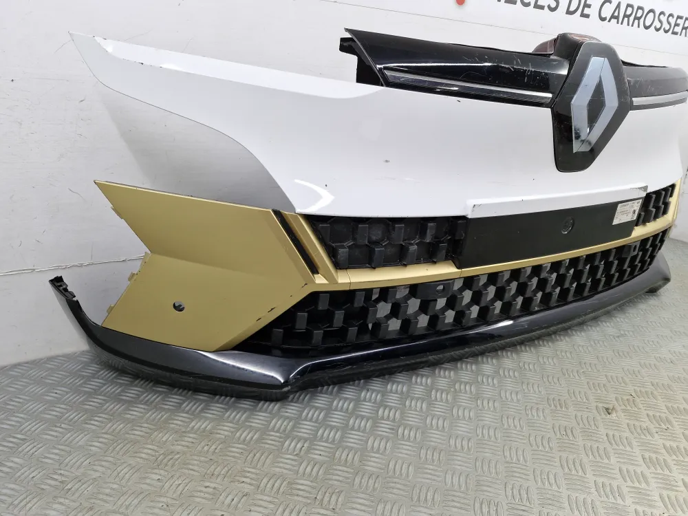 Renault Megane 5 käytetty etupuskuri