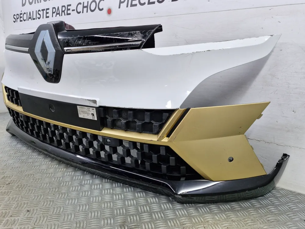 Renault Megane 5 käytetty etupuskuri