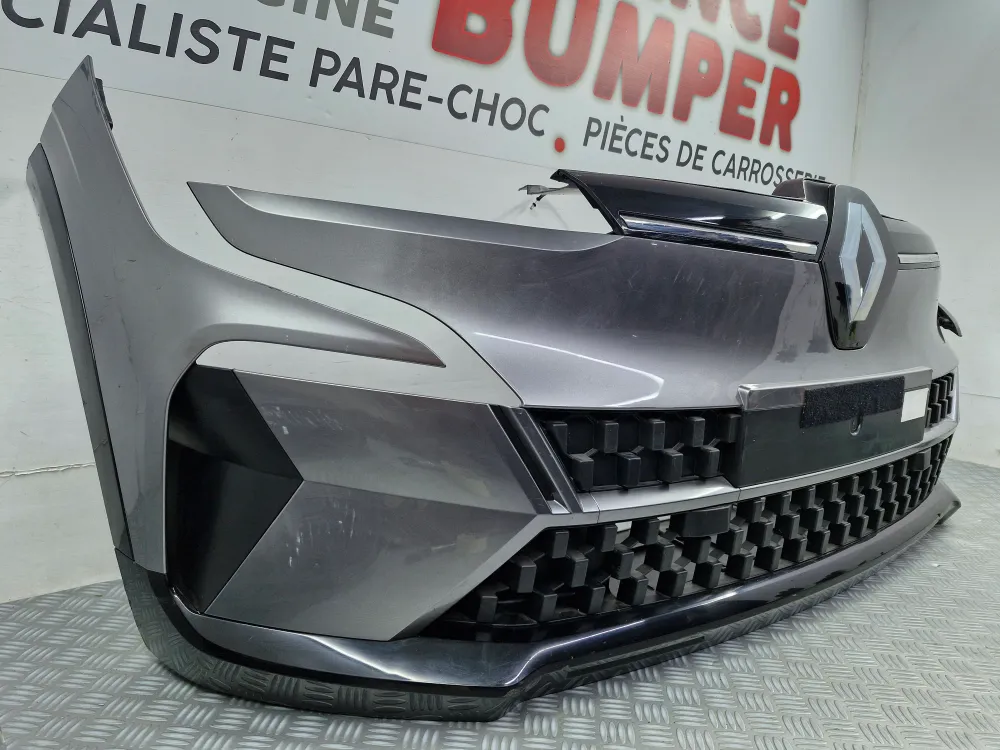 Renault Mégane 5 etupuskuri (12/2021 alkaen) - alkuperäinen käytetty osa