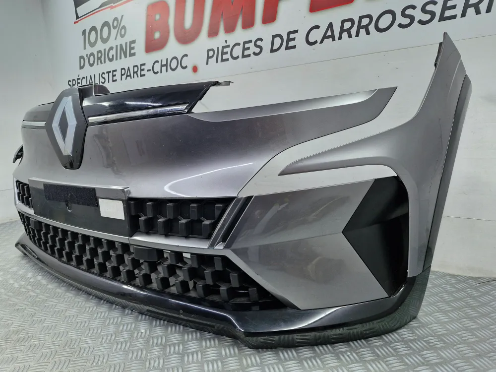 Renault Mégane 5 etupuskuri (12/2021 alkaen) - alkuperäinen käytetty osa