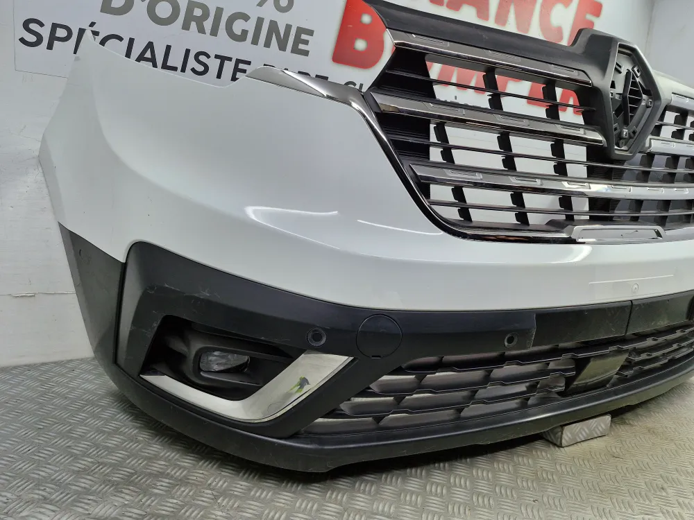 Täydellinen etupuskuri Renault Trafic 4:lle (02/2022 alkaen) – alkuperäinen käytetty osa