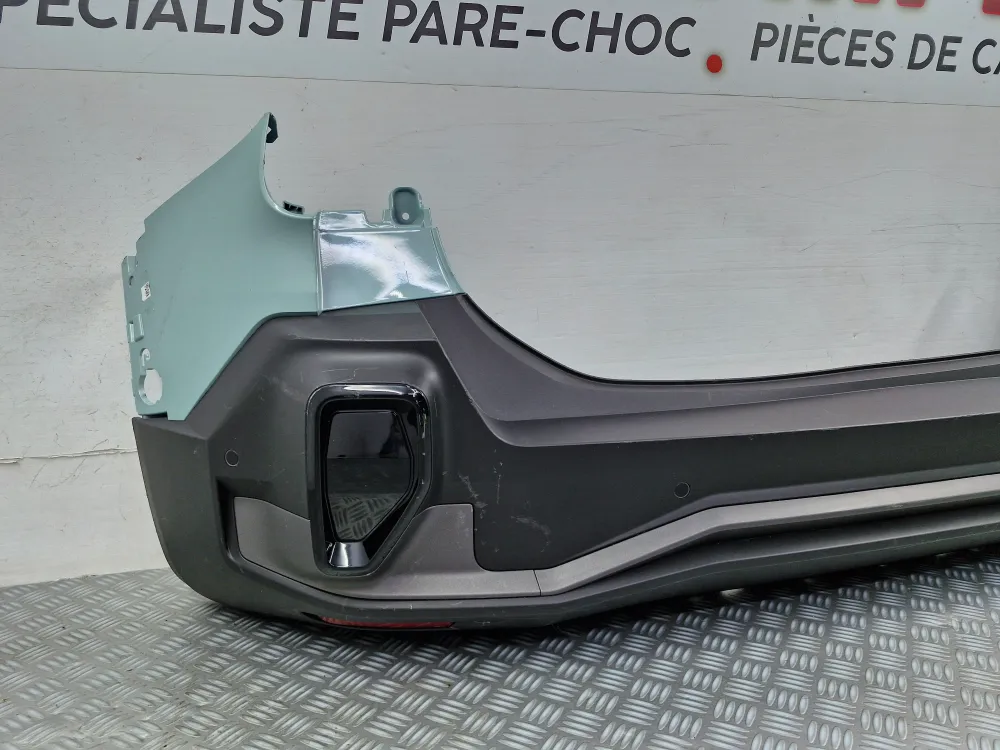 Täydellinen takapuskuri Renault 4 R4 2024+ — Käytetty tutkien kanssa