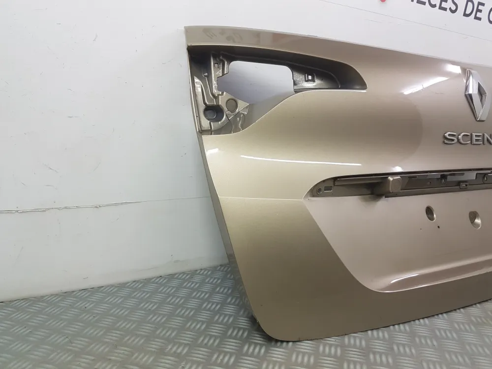 ULKOPAKETTI TAKAOVI RENAULT SCENIC 4 (LYHYT MALLI)