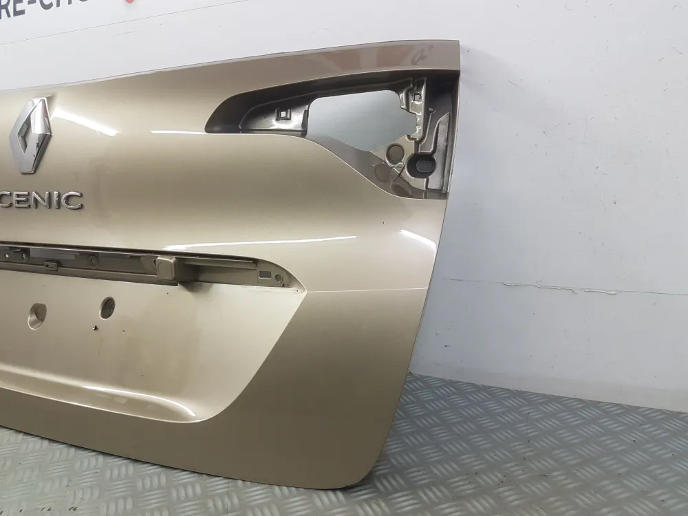 ULKOPAKETTI TAKAOVI RENAULT SCENIC 4 (LYHYT MALLI)