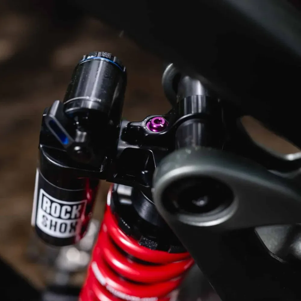 ROCKSHOX VIVID ULTIMATE RC2T HBO Vakio iskunvaimennin Santa Cruz Bronson 4:ään (2022+).