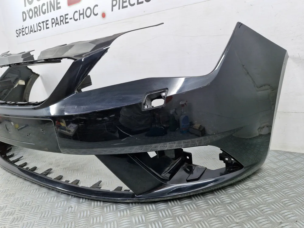 Etupuskuri Seat Ibiza 4 Vaihe 2 (2012–2016) – Alkuperäinen käytetty osa pesulamppujen paikoilla