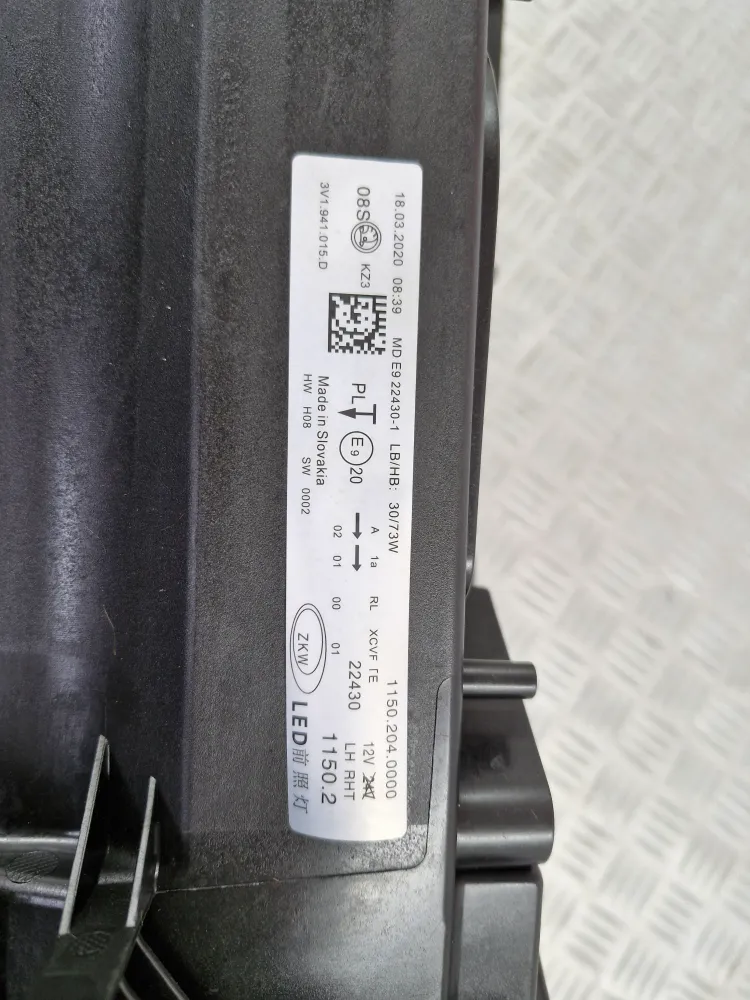 Oikea etuvalo Skoda Superb III Vaihe 2 (06/2019) alkuperäinen käytetty osa