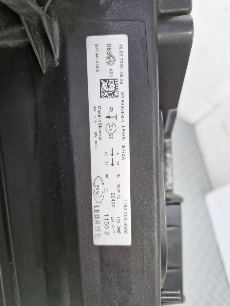 Skoda Superb III vaiheen 2 (06/2019) vasen etuvalo alkuperäinen käytetty, viite 3V1941015D