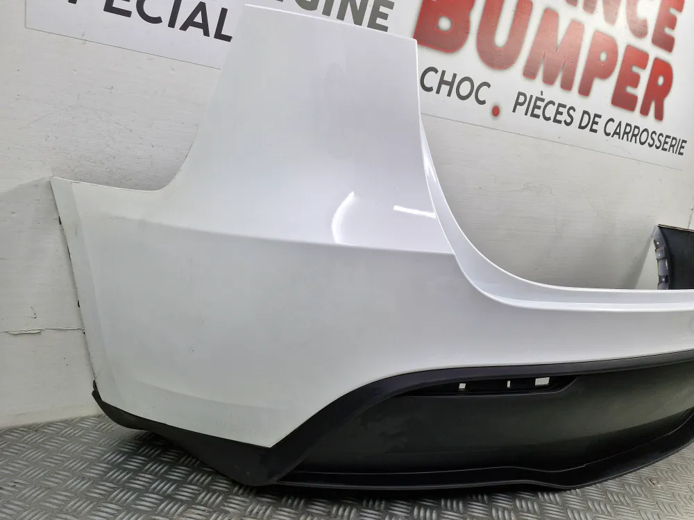 Takapuskurin Tesla Model Y käytetty ***
