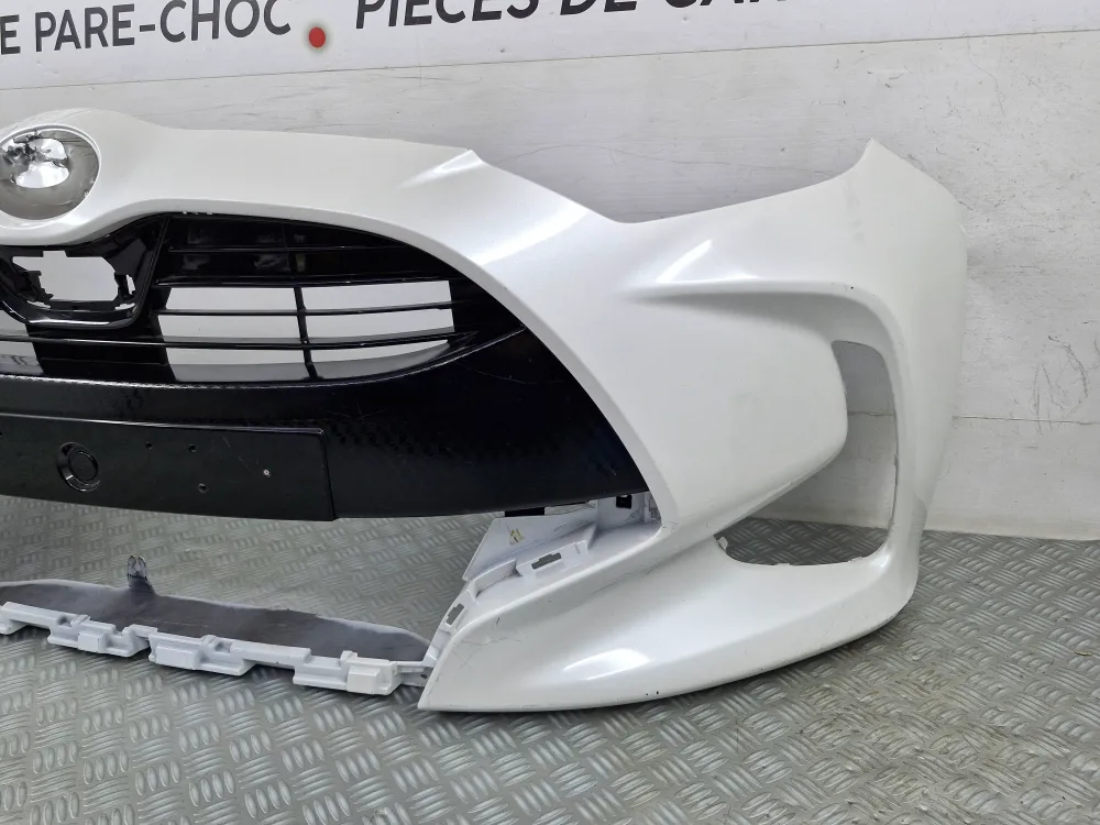 ETUSPOILERI TOYOTA YARIS IV