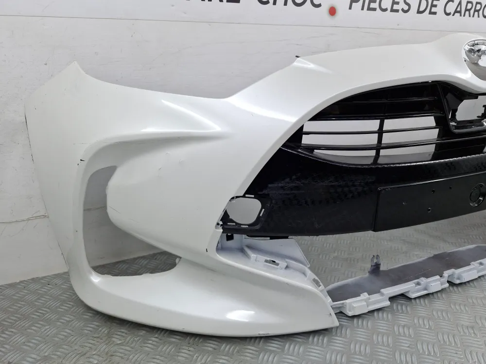 ETUSPOILERI TOYOTA YARIS IV