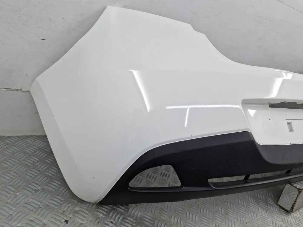 Mazda 2 takapuskurin suojus (03/2010–06/2015) — alkuperäinen käytetty TOYOTA