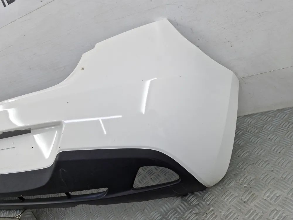 Mazda 2 takapuskurin suojus (03/2010–06/2015) — alkuperäinen käytetty TOYOTA