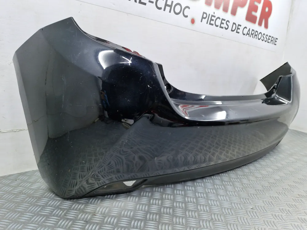 Takapuskurin suojus Toyota Yaris III Vaihe 2 (06/2014 - 12/2017) – Käytetty