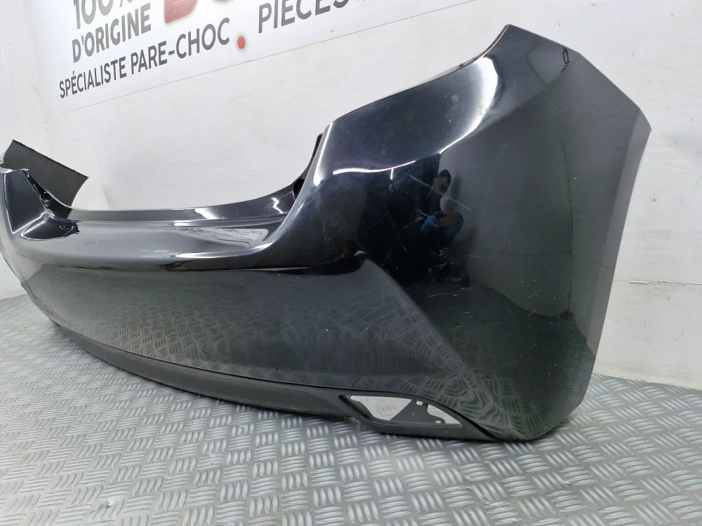 Takapuskurin suojus Toyota Yaris III Vaihe 2 (06/2014 - 12/2017) – Käytetty