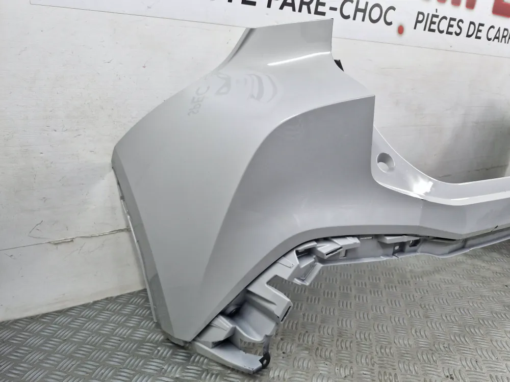 Toyota C-HR takapuskuri Vaihe 2 (vuodesta 11/2023) — alkuperäinen käytetty