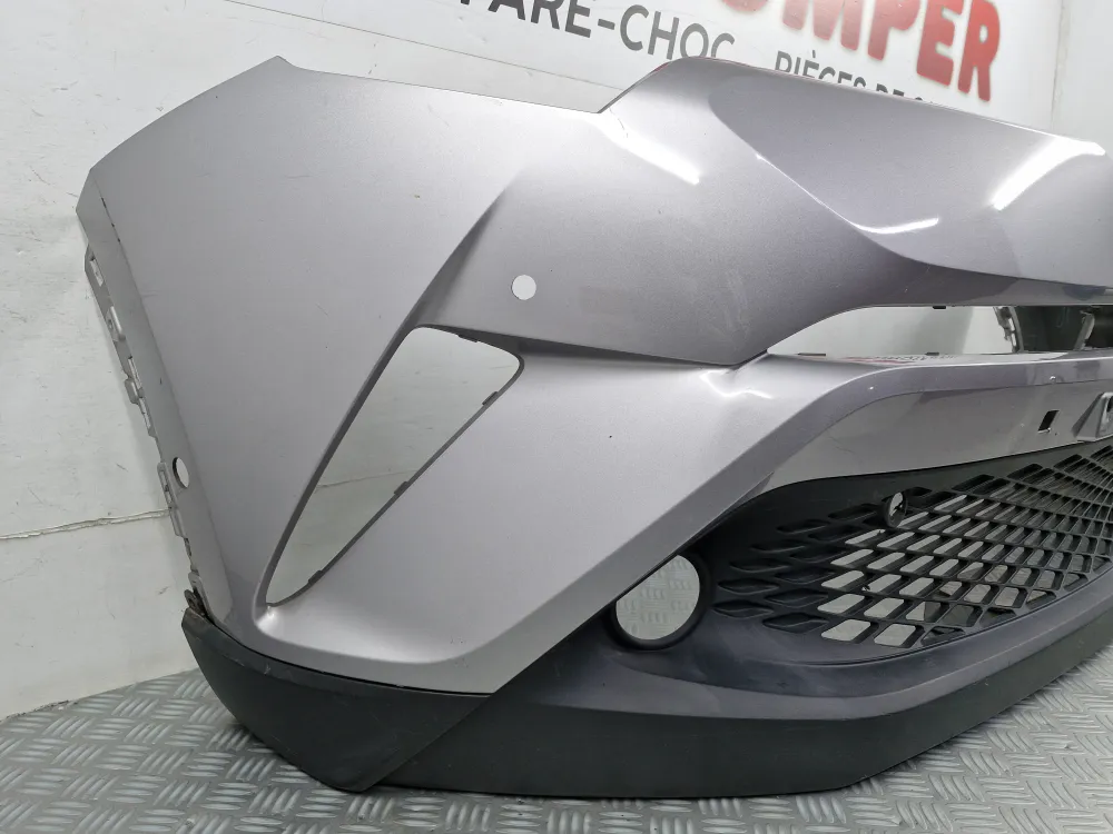 Toyota C-HR Vaihe 1 (10/2016–12/2019) alkuperäinen käytetty etupuskuri