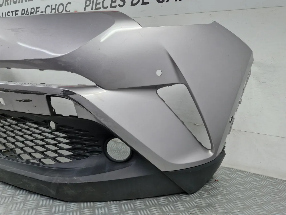 Toyota C-HR Vaihe 1 (10/2016–12/2019) alkuperäinen käytetty etupuskuri