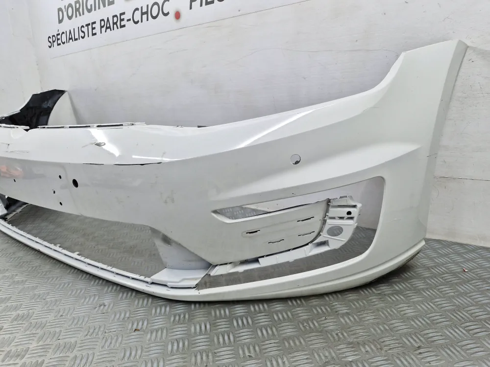 Volkswagen Golf 7 GTE (2012-2017) etupuskuri – alkuperäinen käytetty osa tutkien kanssa