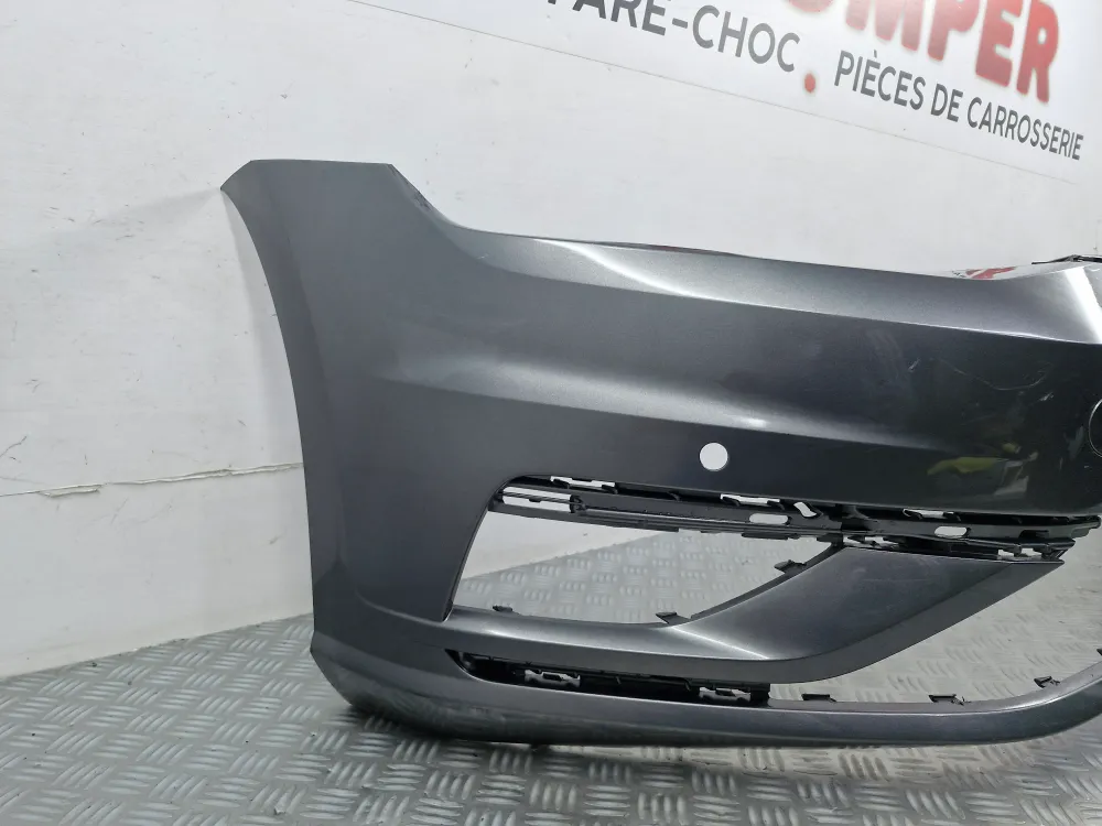 Volkswagen Golf 7 Vaihe 2 (01/2017 alkaen) etupuskuri – alkuperäinen käytetty osa tutkan paikoilla