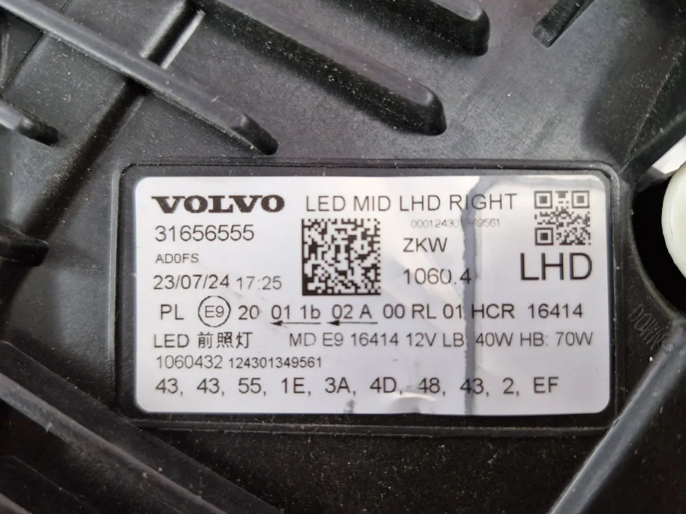 Volvo XC60 II Phase 2 (04/2021) alkuperäinen oikea etuvalo, viite 31656555