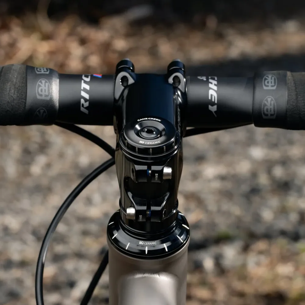 Integroitu keraaminen kapeneva jakopää CANE CREEK 110 1"1/8-1.5" IS41/IS52 Musta