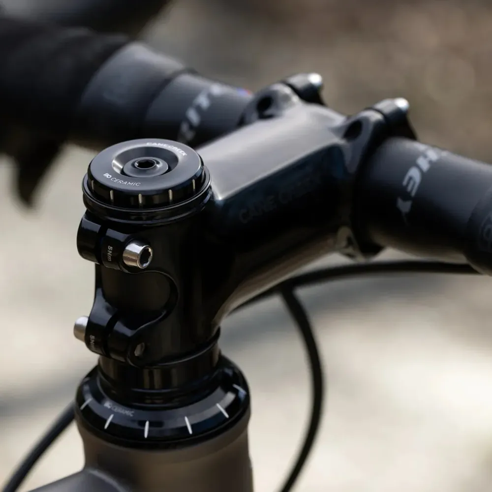 Integroitu keraaminen kapeneva jakopää CANE CREEK 110 1"1/8-1.5" IS41/IS52 Musta