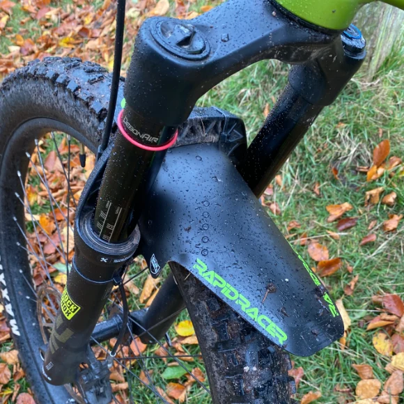 RRP EnduroGuard Standard lokasuoja (haarukat 80-120mm) Musta